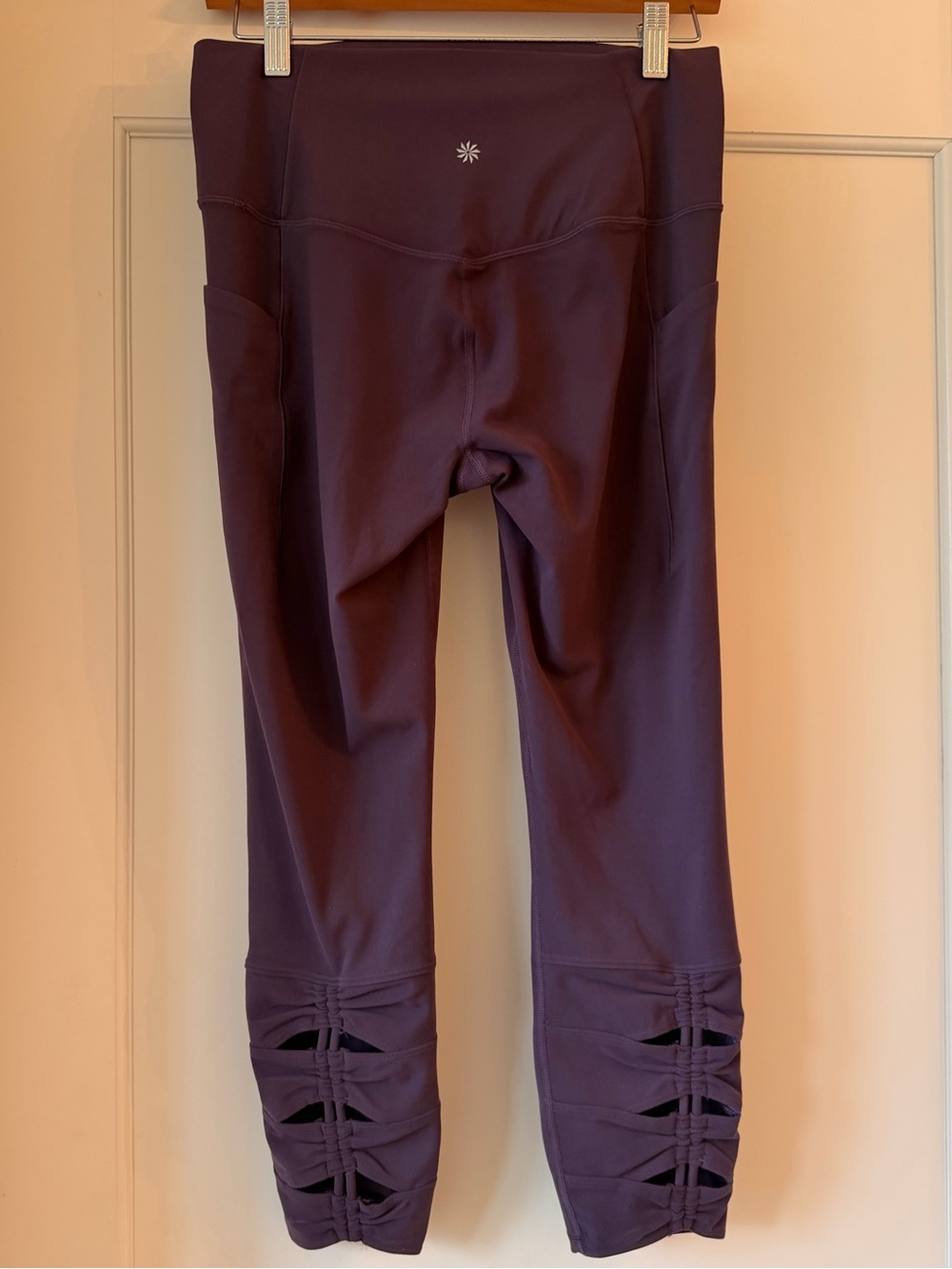 Athleta salutation stash pocket II cinch 7/8 tight - Picture 4 of 8